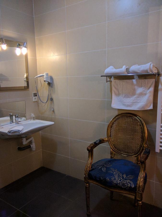Hotel Fleur De Lys ไบโยล ภายนอก รูปภาพ