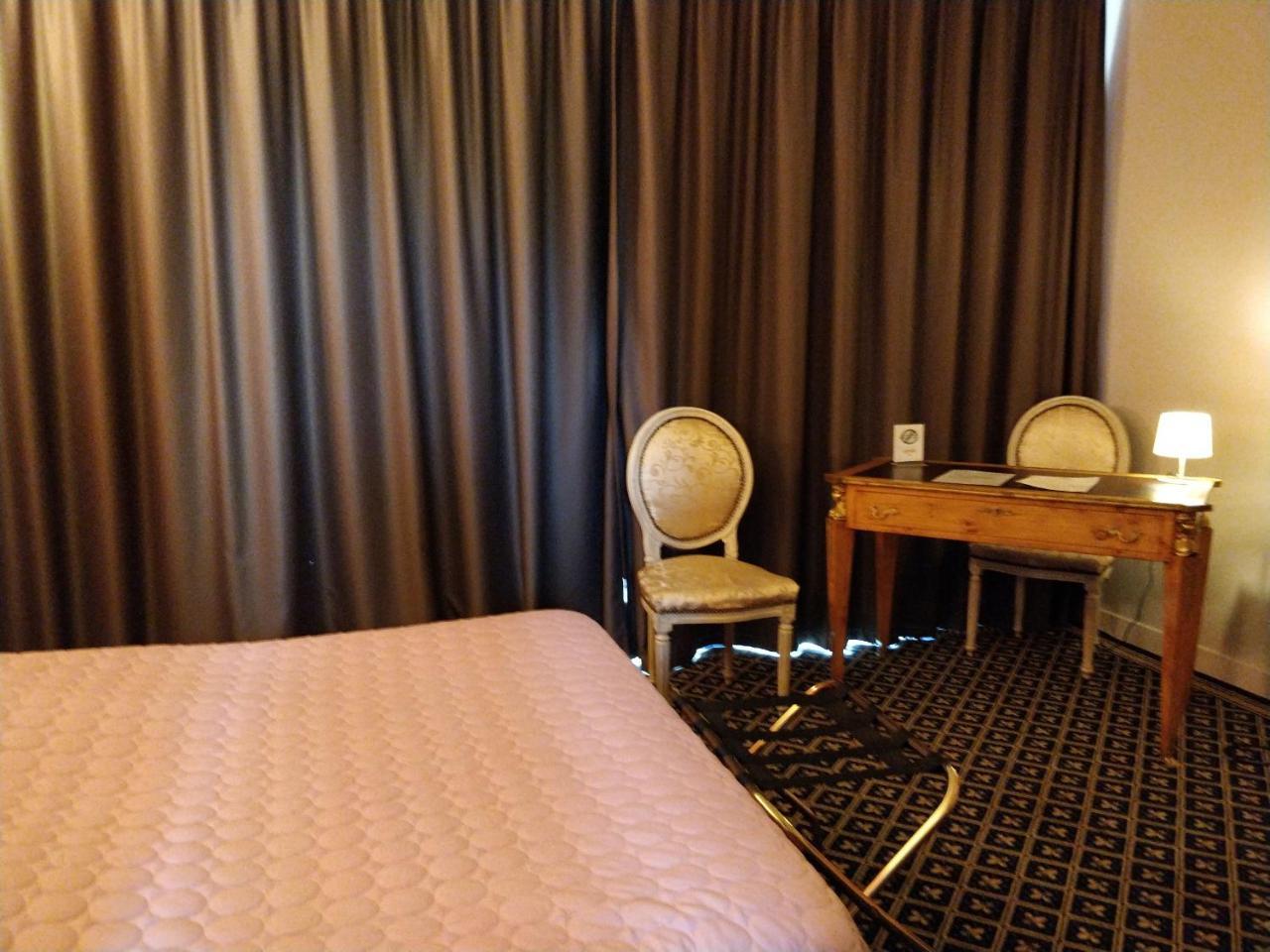 Hotel Fleur De Lys ไบโยล ภายนอก รูปภาพ